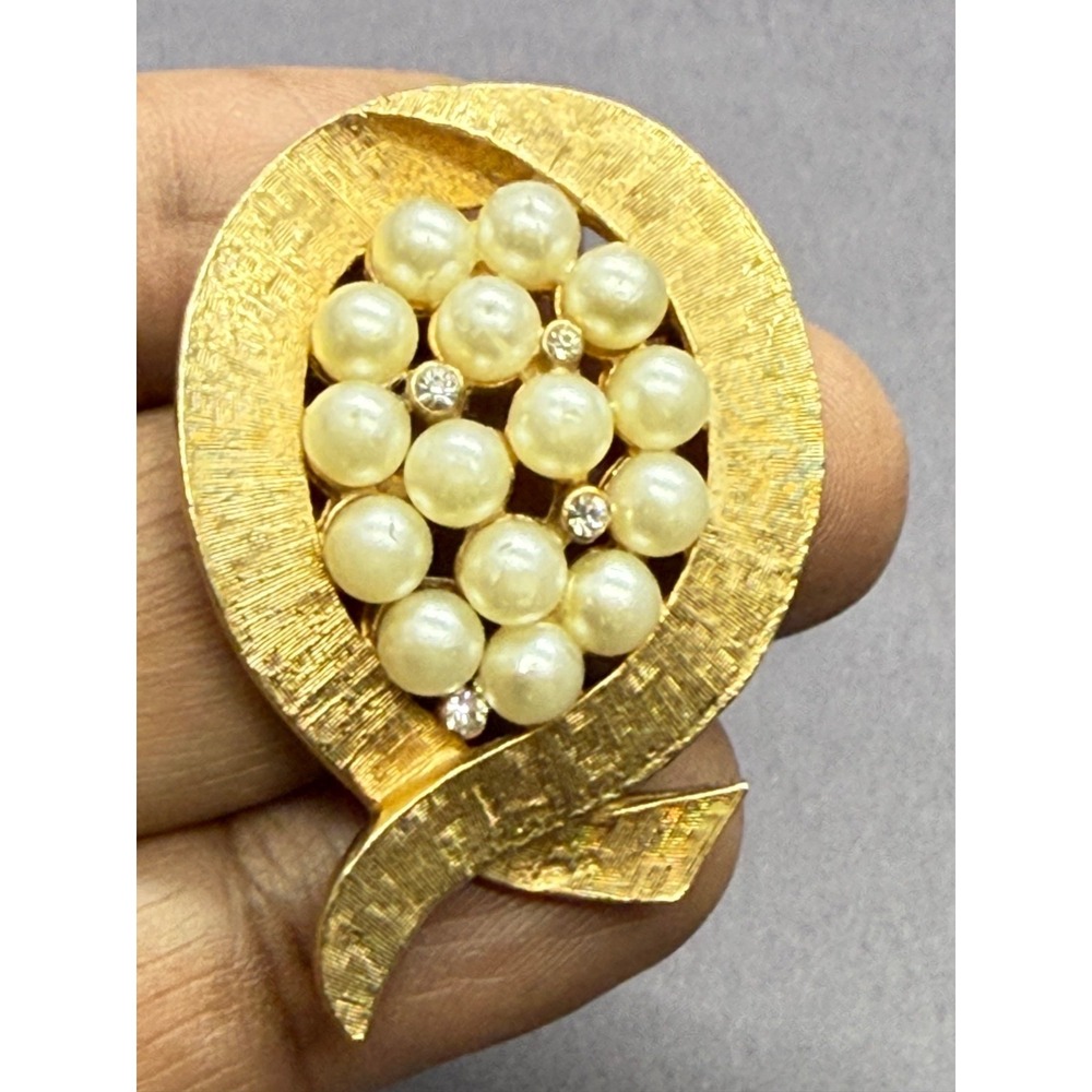 Vintage Signed ART‎ Brooch Imitation Pearl Rhinestone Gold Tone Arthur Pepper